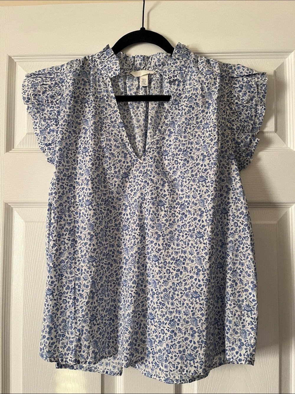 H&M Floral Sleeveless V-Neck Blouse